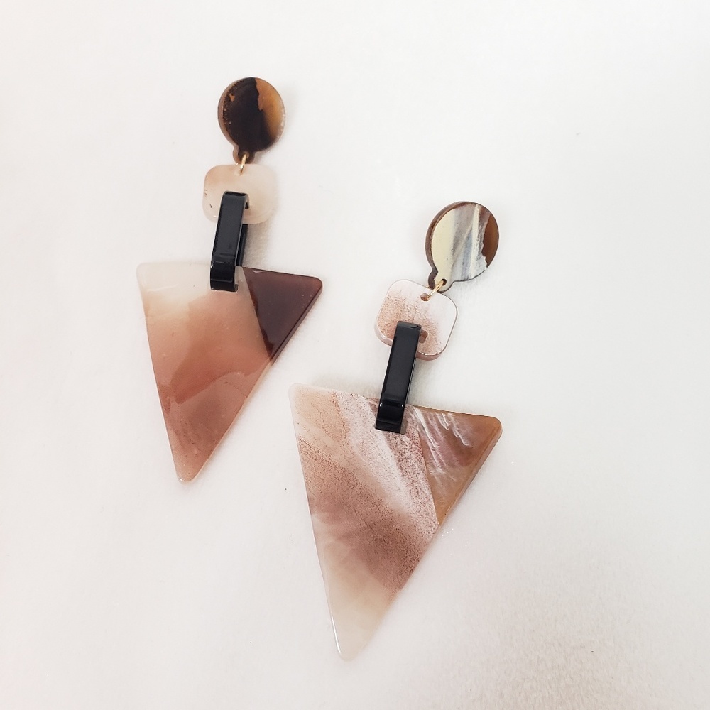 NWOT Acrylic Geometric Long Earrings